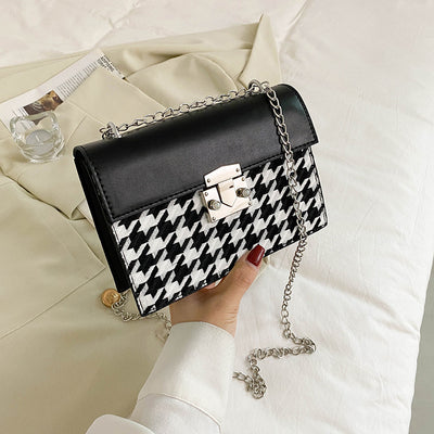 Retro Small Shoulder Bag for Women – Vintage-Inspired One-Shoulder Handbag for Everyday Style