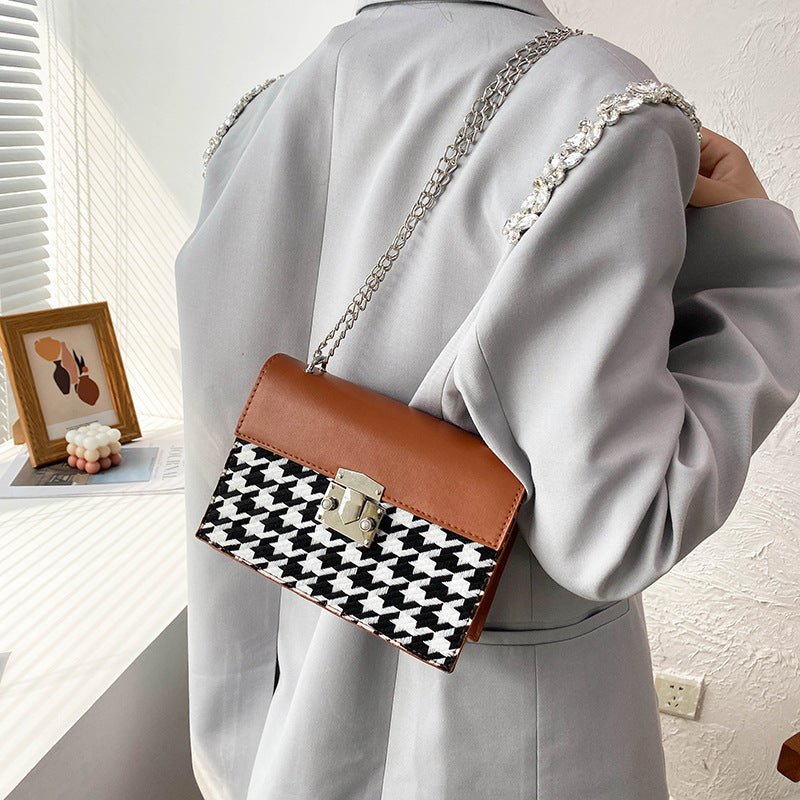 Retro Small Shoulder Bag for Women – Vintage-Inspired One-Shoulder Handbag for Everyday Style