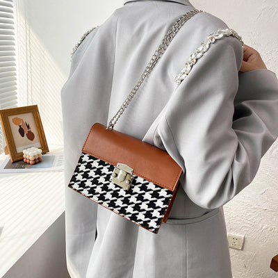 Retro Small Shoulder Bag for Women – Vintage-Inspired One-Shoulder Handbag for Everyday Style