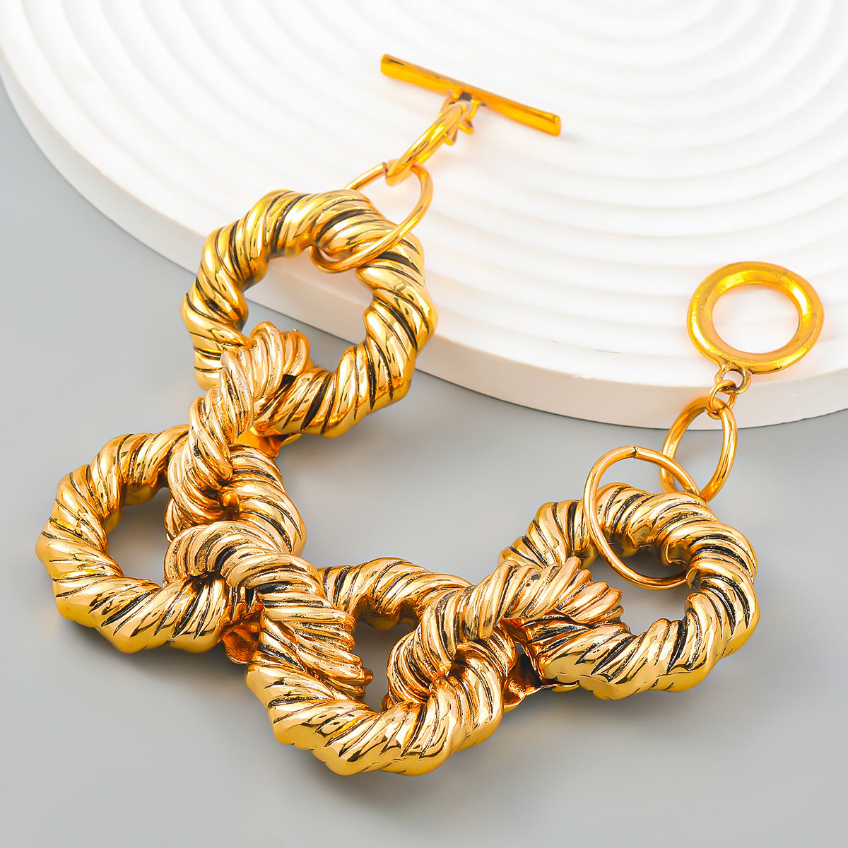 Vintage-Inspired Statement Necklace for Women – Elegant Retro Fashion Jewelry