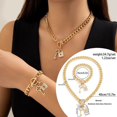 Women’s Chunky Chain Necklace with Shiny Lock & Key Pendant – Trendy Statement Jewelry for Fashion-Forward Looks