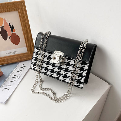 Retro Small Shoulder Bag for Women – Vintage-Inspired One-Shoulder Handbag for Everyday Style